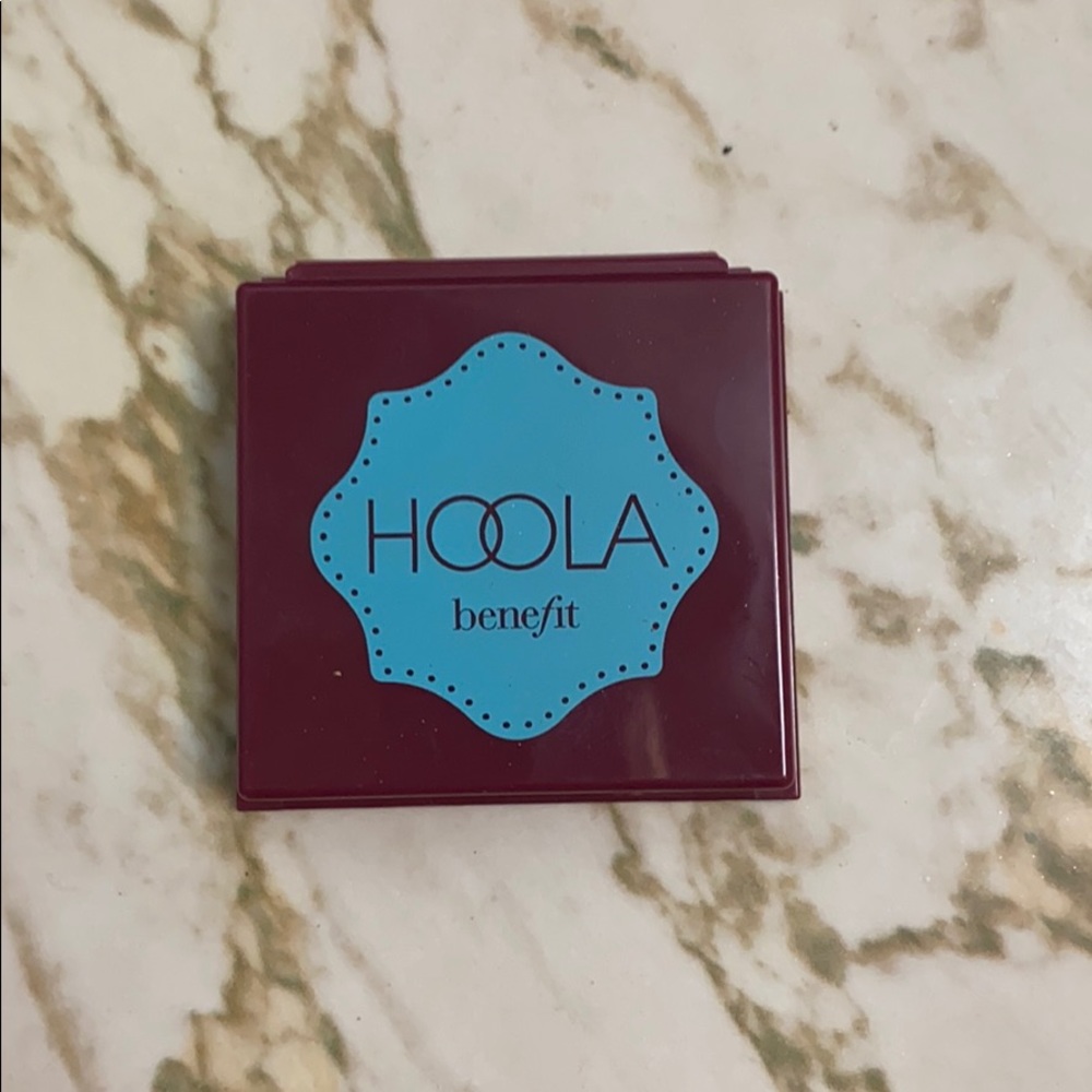 Mini sized Hula bronzer by Benefit